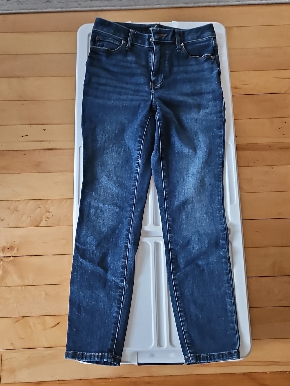 Classic Women's Dark Blue Skinny Jeans
